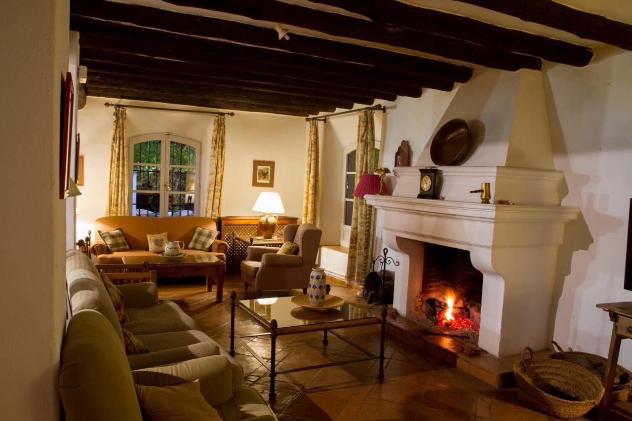 Finca Valbono Apartamentos Rurales Y Hotel Aracena Eksteriør bilde