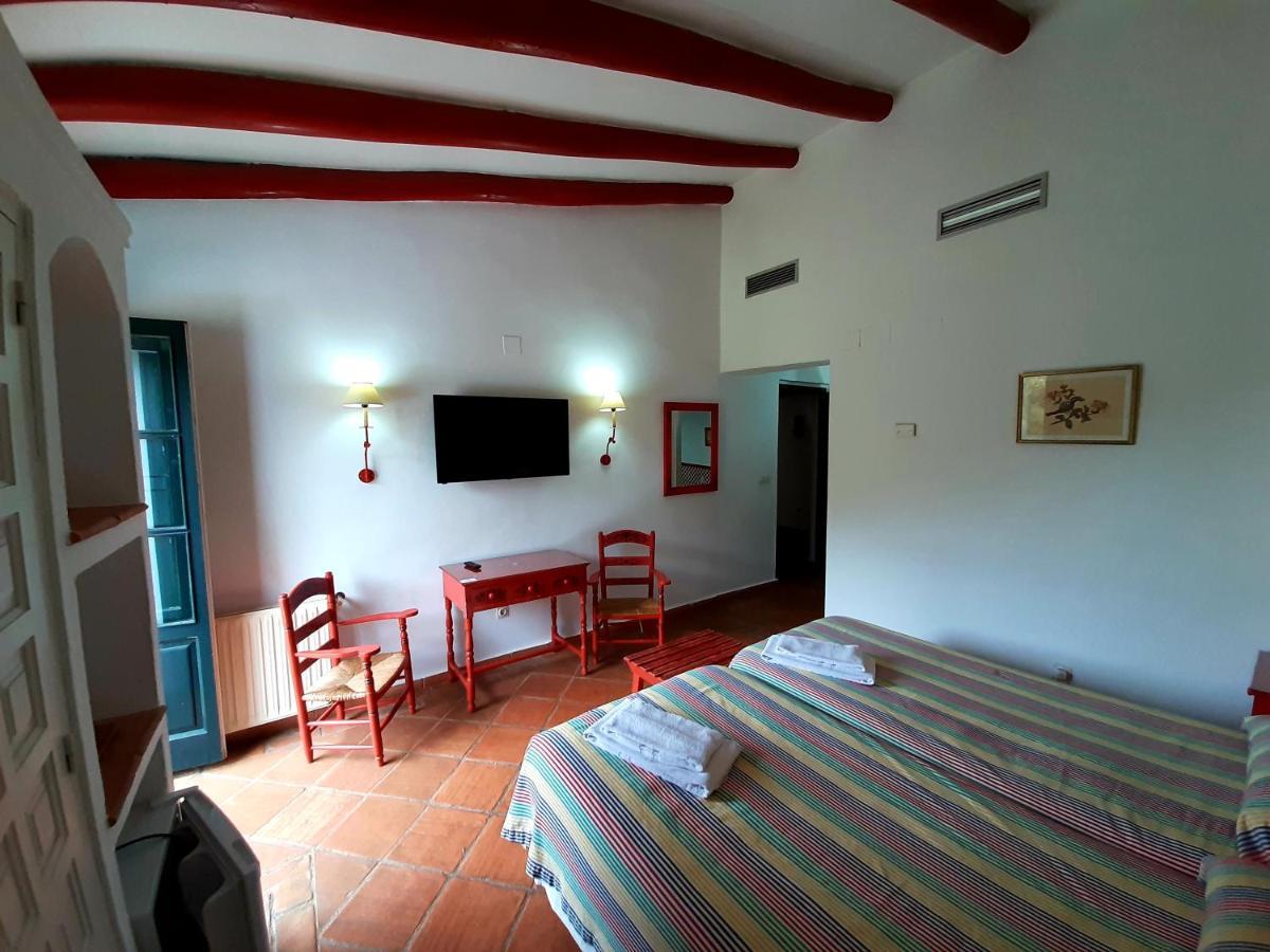 Finca Valbono Apartamentos Rurales Y Hotel Aracena Eksteriør bilde