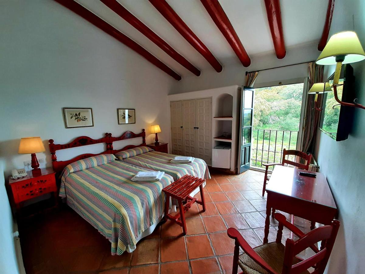Finca Valbono Apartamentos Rurales Y Hotel Aracena Eksteriør bilde