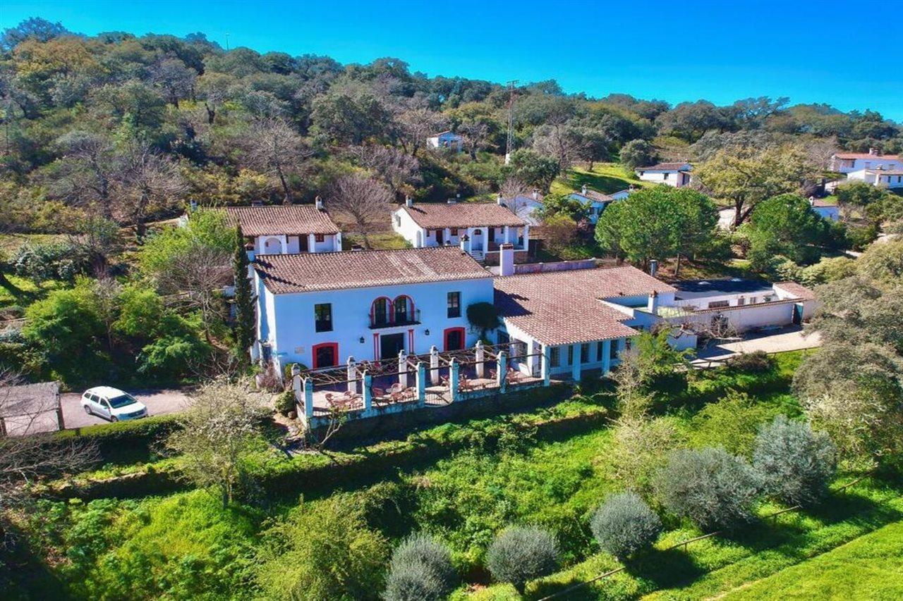 Finca Valbono Apartamentos Rurales Y Hotel Aracena Eksteriør bilde