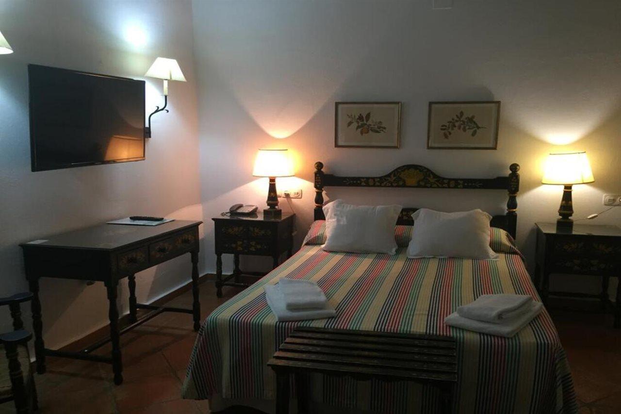 Finca Valbono Apartamentos Rurales Y Hotel Aracena Eksteriør bilde