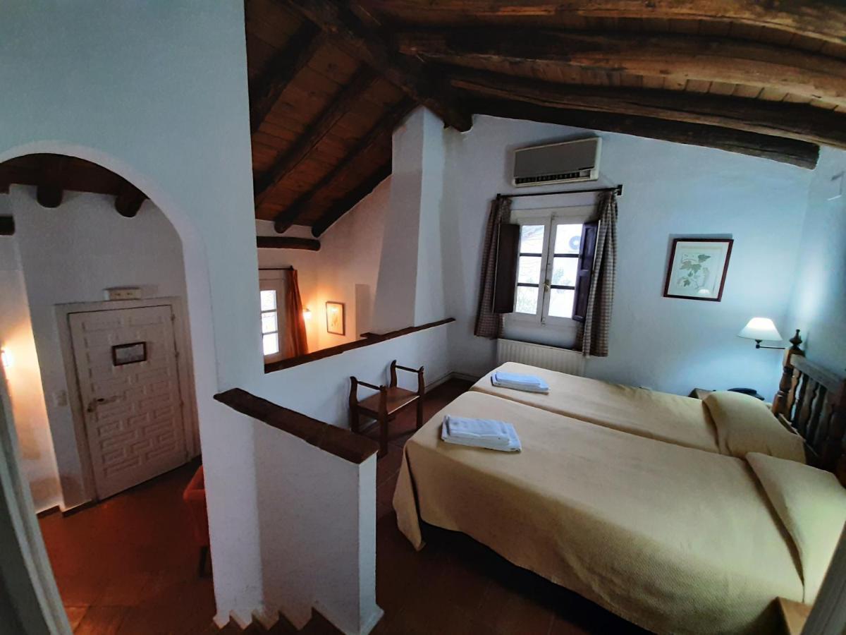 Finca Valbono Apartamentos Rurales Y Hotel Aracena Eksteriør bilde