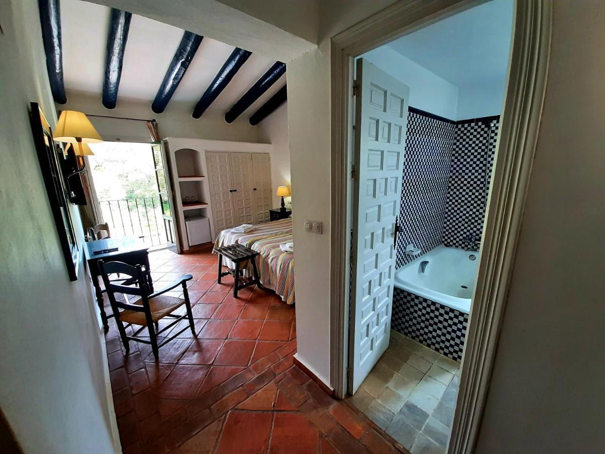 Finca Valbono Apartamentos Rurales Y Hotel Aracena Eksteriør bilde