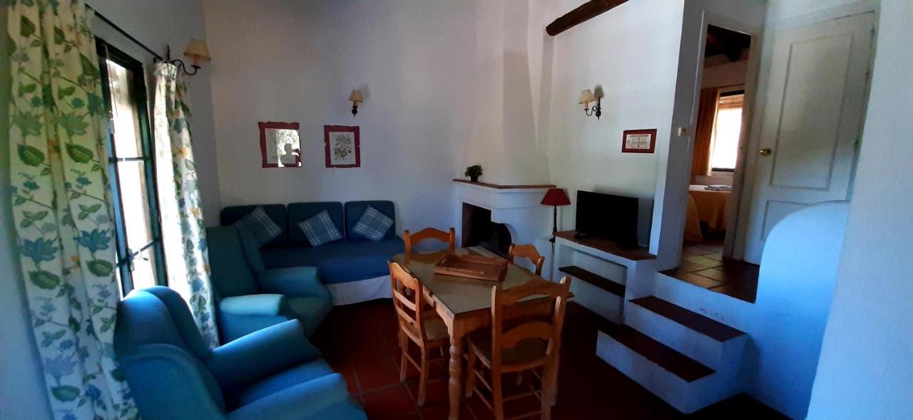 Finca Valbono Apartamentos Rurales Y Hotel Aracena Eksteriør bilde