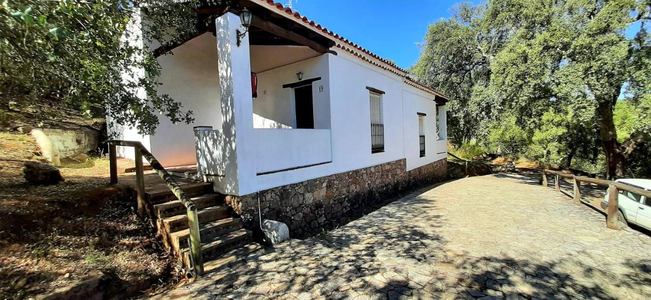 Finca Valbono Apartamentos Rurales Y Hotel Aracena Eksteriør bilde