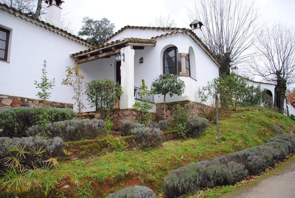 Finca Valbono Apartamentos Rurales Y Hotel Aracena Eksteriør bilde