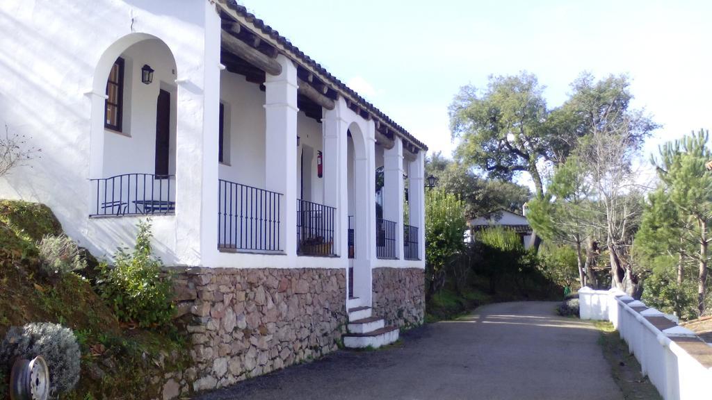 Finca Valbono Apartamentos Rurales Y Hotel Aracena Eksteriør bilde