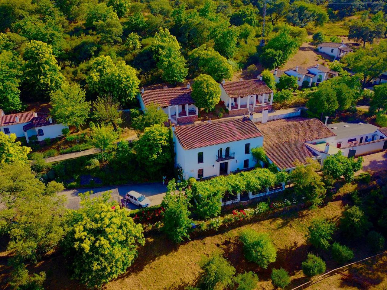 Finca Valbono Apartamentos Rurales Y Hotel Aracena Eksteriør bilde